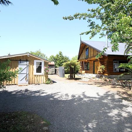 Вилла The Log Cabin & Packing Shed Уэйай Экстерьер фото